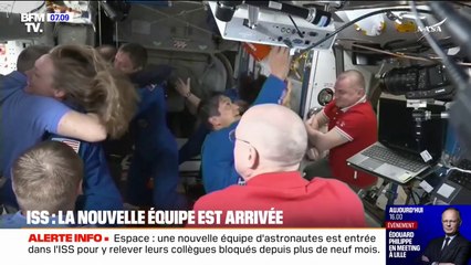 L'arrivée de la nouvelle équipe d'astronautes dans l'ISS pour prendre la relève de la précédente équipe, restée bloquée pendant neuf mois