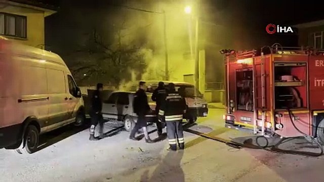 Erzincan’da park halindeki Tofaş alev aldı!