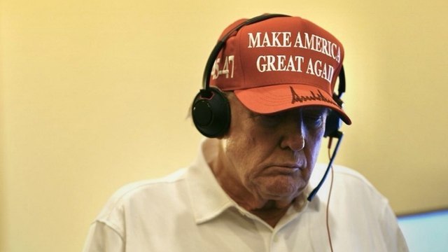 हूती विद्रोहियों पर एयर स्ट्राइक, लाइव कवरेज देखने पहुंचे Trump