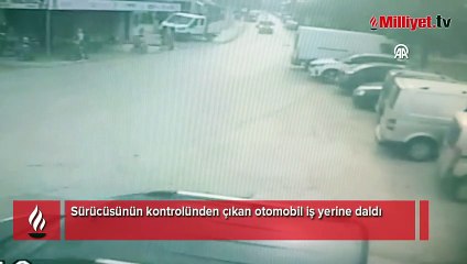 Otomobilin iş yerine girme anı güvenlik kamerasında