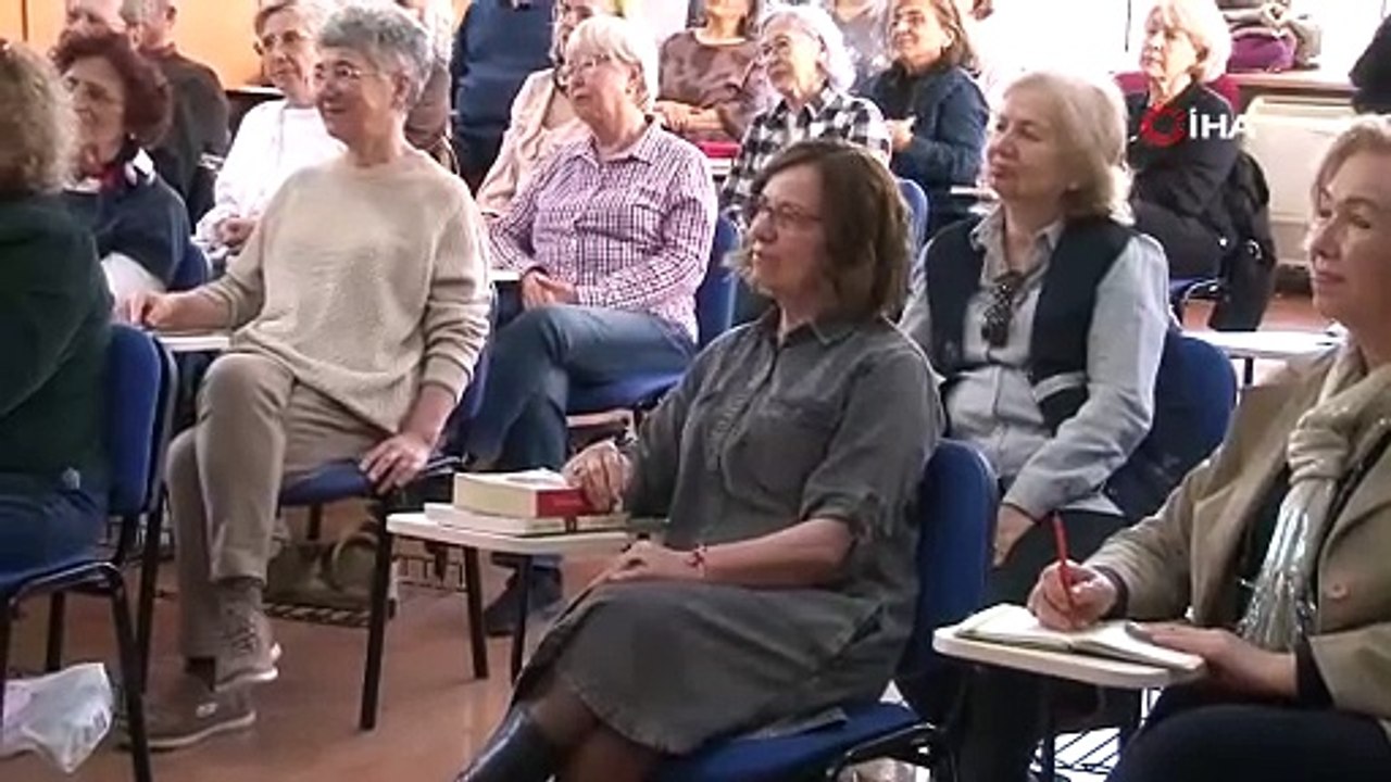 Üniversitede 40 yıl sonunda kızıyla birlikte öğrenci oldu