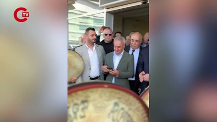 İmamoğlu, Diyarbakır'da Kürtçe şarkılarla karşılandı