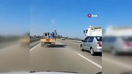 Trafikte tüp yüklü kamyon korku saçtı; o anlar kamerada
