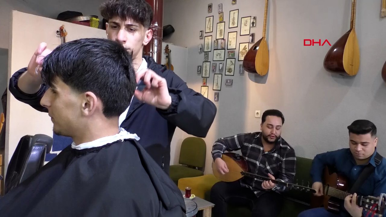 Konservatuvar mezunu berberden sazlı sözlü tıraş