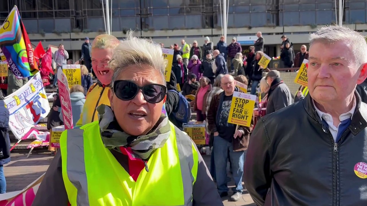 Portsmouth Guildhall protests: Anti-immigration and anti-racism protestors make their voices heard