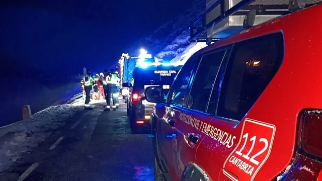Mueren cuatro jóvenes de 20 y 21 años al despeñarse su coche por una ladera en Cantabria