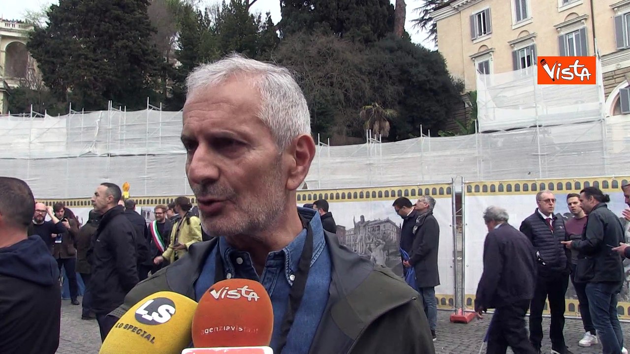 Carofiglio in piazza del Popolo a Roma: "L'Europa ? stato un sogno e oggi possiamo realizzarlo"
