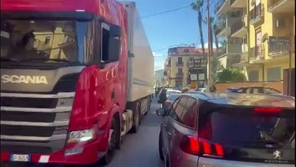 Autostrada A18 chiusa, mattonata di disagi