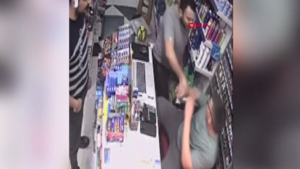 Markette plastik top kavgası; çocuğun darbedildiği anlar kamerada