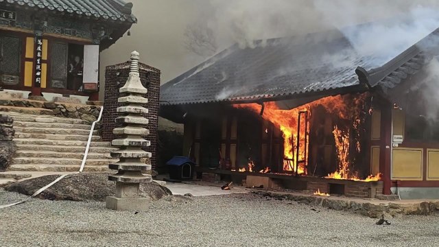 순천 송광사 암자 부속 건물서 불...다친 사람 없어 / YTN