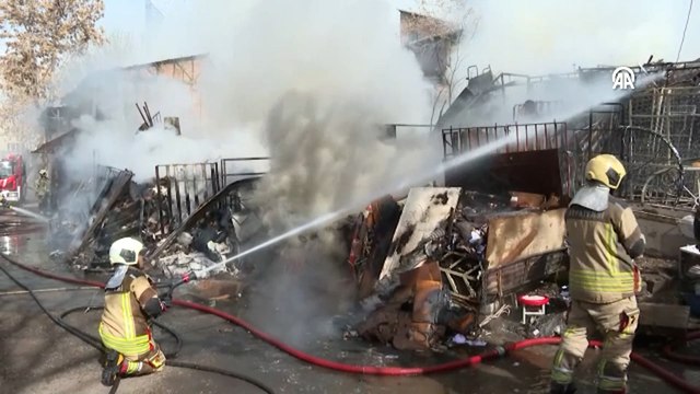 Ankara'da çöplükten binalara sıçrayan yangın kontrol altına alındı