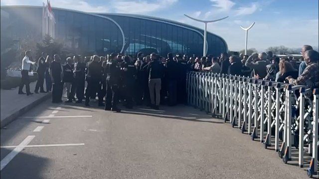 İmamoğlu karşılamasında CHP’li Sarıgül ile polis arasında arbede!