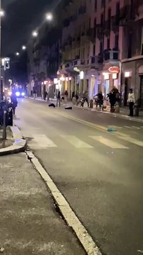 Maxi rissa in via Padova a Milano: volano sedie e portaombrelli