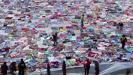 Migliaia di coperte in piazza Duomo: cos? Pistoia dice no alla violenza sulle donne