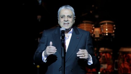 GALA VIDEO - Enrico Macias : son concert au Dôme de Paris saboté par… des boules puantes !
