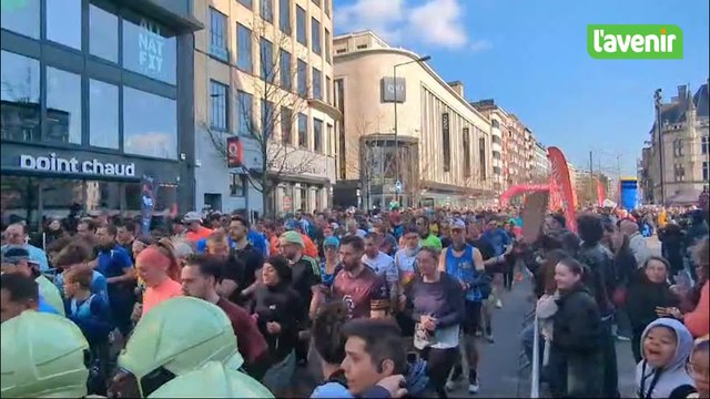 Le soleil et la foule aux 10 miles de Charleroi