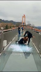People scared from glass Bridge in china