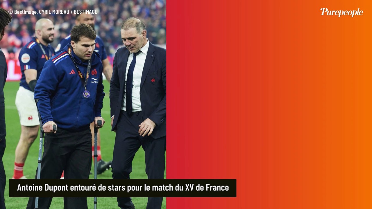 Antoine Dupont en béquilles aux côtés d’un membre de la famille royale britannique : du beau monde pour le sacre du XV de France