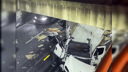 Dos heridos tras caída de camión en túnel de la avenida 27 de Febrero