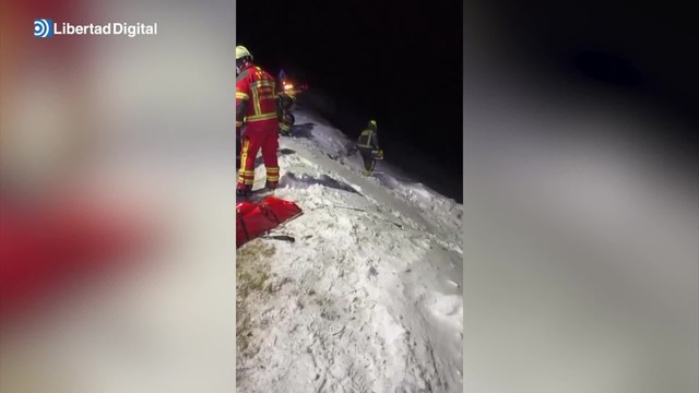 Mueren 4 jóvenes madrileños al despeñarse su coche por un precipicio en Cantabria