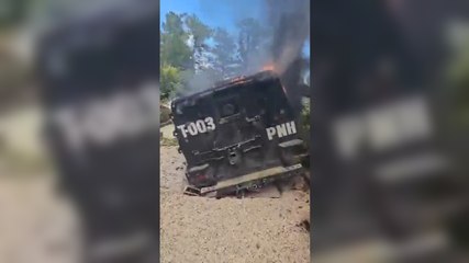 Bandas queman un vehículo de la Policía haitiana en Puerto Príncipe