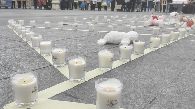 Los ucranianos conmemoran tragedia de Mariúpol y exigen justicia para los crímenes rusos