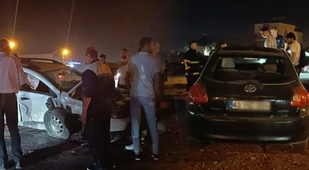 Hatay'da iki otomobil birbirine girdi, 6 kişi yaralandı
