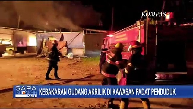 Kebakaran Hebat Melanda Gudang Akrilik di Padang, 7 Unit Mobil dan 3 Truk Ikut Terbakar