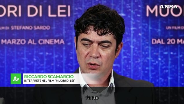 Muori di lei , Sardo: Ambientato nel periodo del Covid, quando eravamo in gabbia