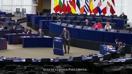 Risate all'Europarlamento, il deputato belga: "Vergognatevi"