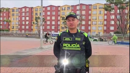 Policia rescata a mujer que se ahogaba en humedal Juan Amarillo