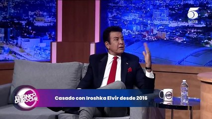 Salvador saca  su lado artista a ritmo de Roberto Carlos