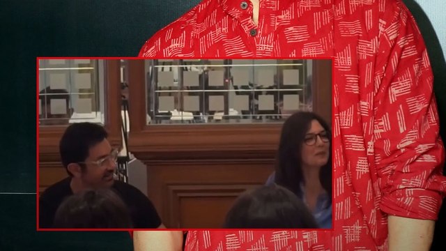 Aamir Khan ने नहीं छोड़ा हाथ, फैंस बोले- तीसरी शादी कब है?