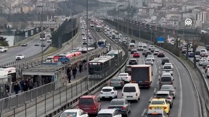 İstanbul'da haftanın ilk iş gününde trafikte yoğunluk yaşanıyor