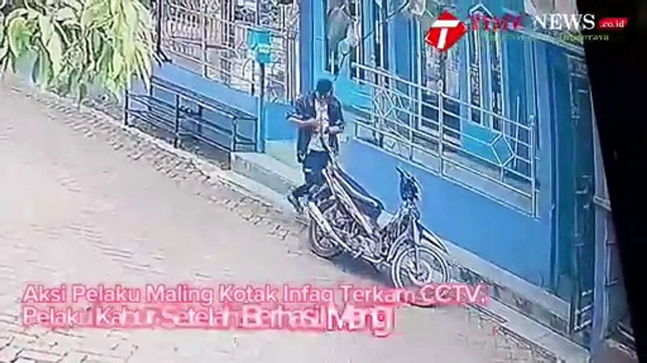 Aksi Pelaku Maling Kotak Infaq Terkam CCTV, Pelaku Kabur Setelah Berhasil Mengambil Uang