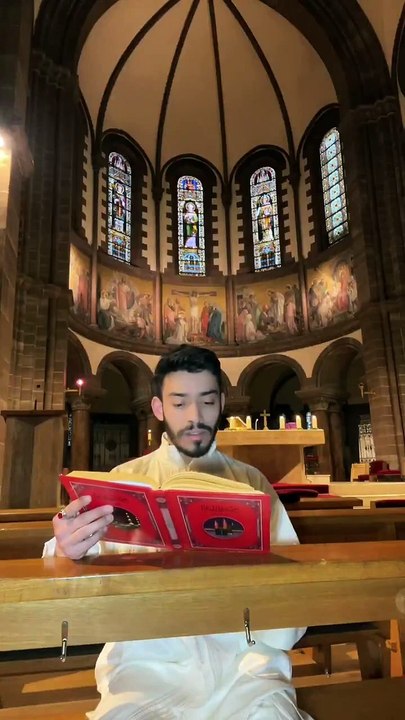 Le Tiktokeur musulman Fobus récite le Coran dans l’église Saint-Pierre-le-Jeune à Strasbourg et refuse de sortir affirmant : "Vous ne respectez pas les autres religions !"