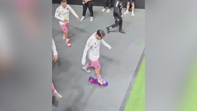 La insólita imagen de Messi con una camiseta del Barça: ¡la pisa y ni se inmuta!