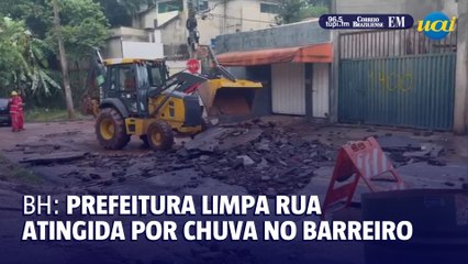 Prefeitura faz limpeza de rua danificada por chuvas no Barreiro