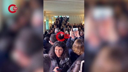 Özelin basın açıklaması öncesi partililer slogan attı