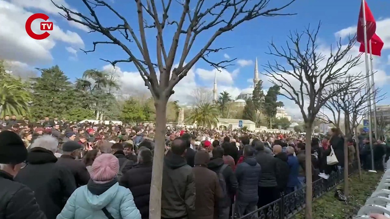 Polis şiddetine maruz kalan öğrenciler Saraçhane'de...