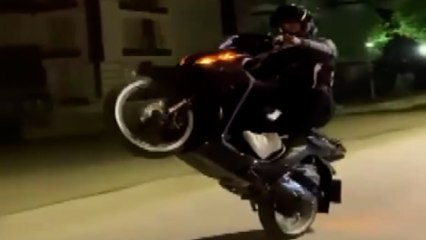 Tek teker üzerinde motosiklet kullanan 2 sürücü yakalandı