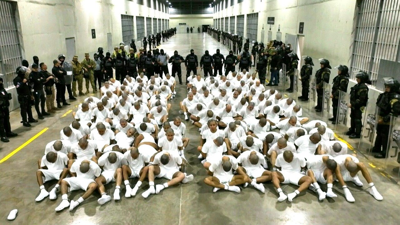 Trump schiebt trotz Gerichts-Verbots Venezolaner ab