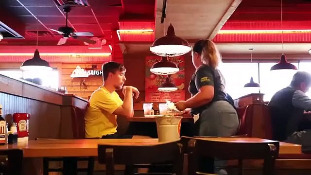 Tipping Waitresses With Real Gold Bars