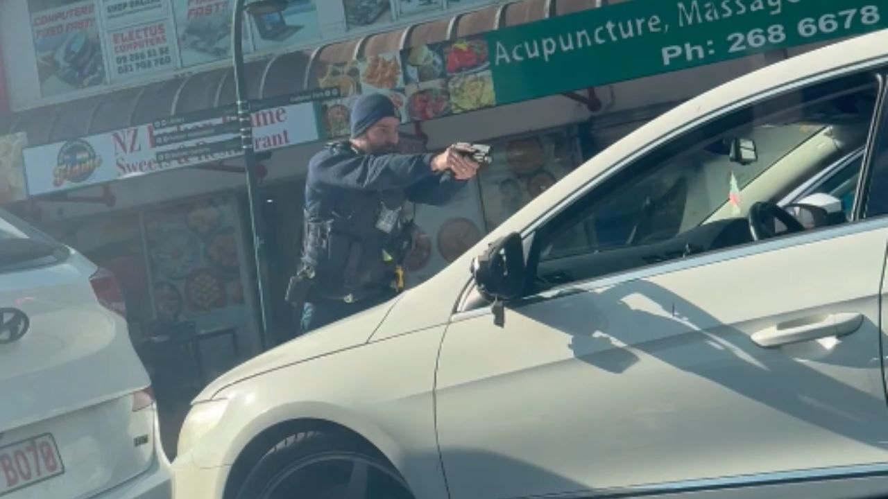 Manurewa, NZ: Laser-focused cops quash driver's plans to escape