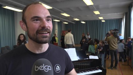 La reine Mathilde participe à un atelier de chant au Théâtre royal de la Monnaie