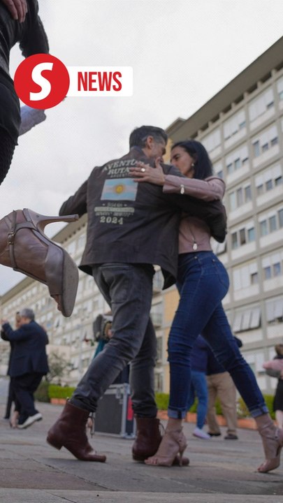 Tango dancers, children bring healing rhythm and messages to pope