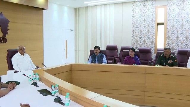 GANDHINAGAR STUDENTS AND OFFICERS OF NDA MEET GUJARAT CM BHUPENDRA PATEL