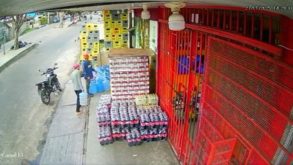 b'Breves: polcia identifica suspeito de assaltar loja de conveni\xaancia'