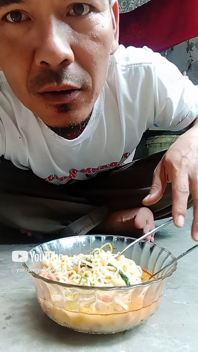Makan mie lagi