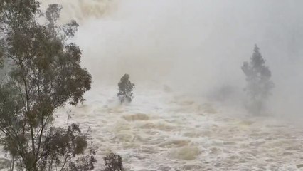 Las impactantes imágenes de una repesa de Sevilla tras los días de lluvias continuadas